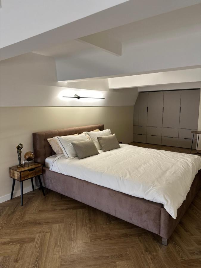 Old Slabada Loft Kaunas Bagian luar foto